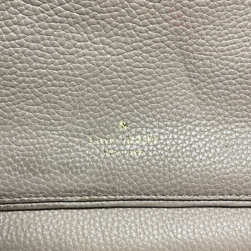 Kate Spade Cream Leather Crossbody with Front Pocket Adjustable Strap Flawed - Picture 4 of 15